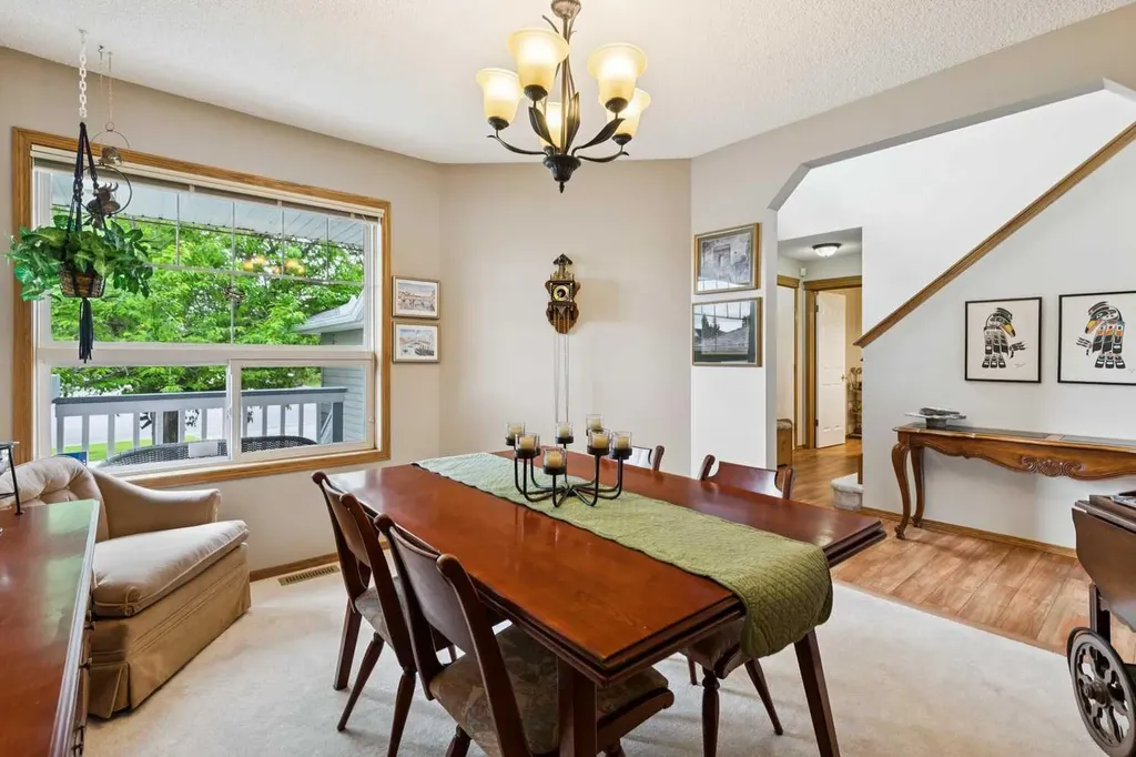 859 Somerset Drive SW Calgary AB T2Y 3P5