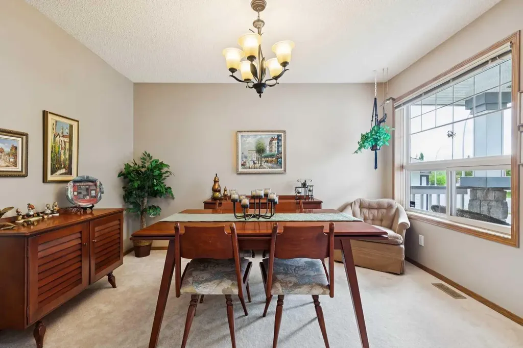 859 Somerset Drive SW Calgary AB T2Y 3P5