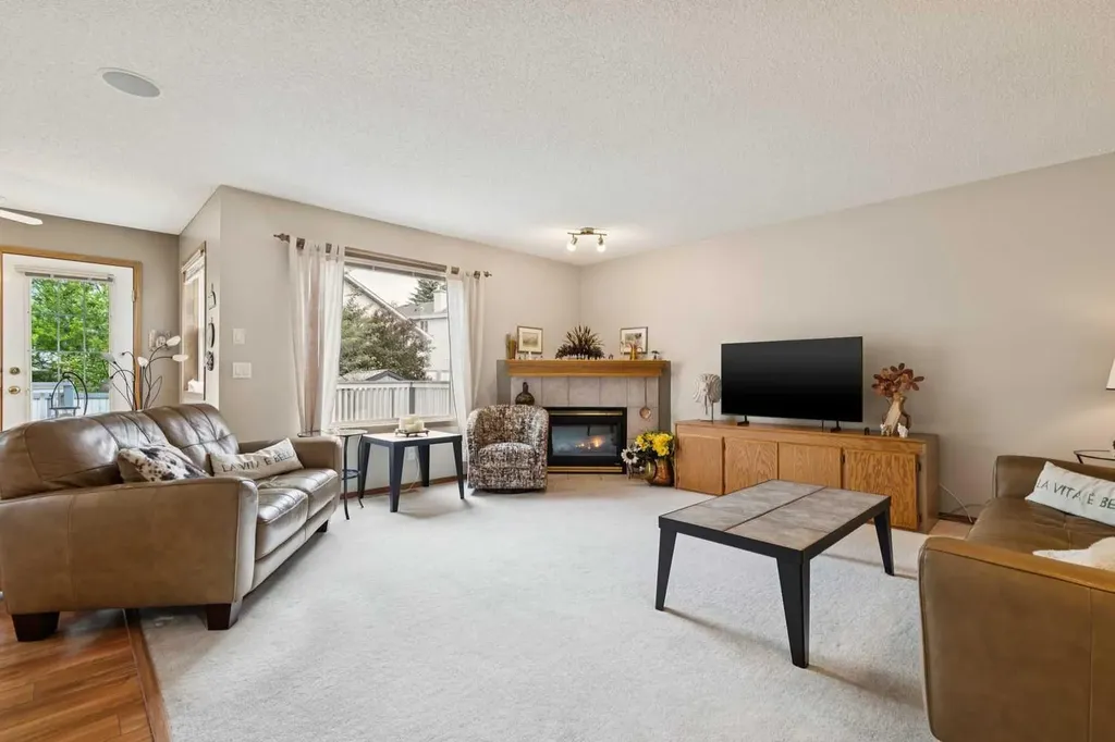 859 Somerset Drive SW Calgary AB T2Y 3P5