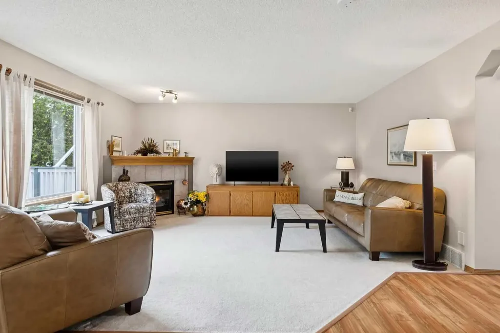 859 Somerset Drive SW Calgary AB T2Y 3P5