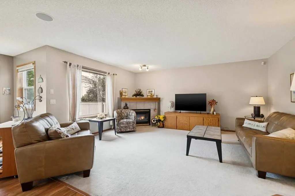 859 Somerset Drive SW Calgary AB T2Y 3P5