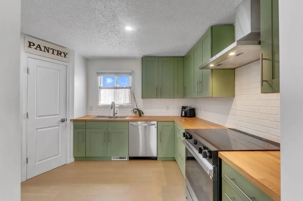 74 Eldorado Road SE Airdrie AB T4B 1C1