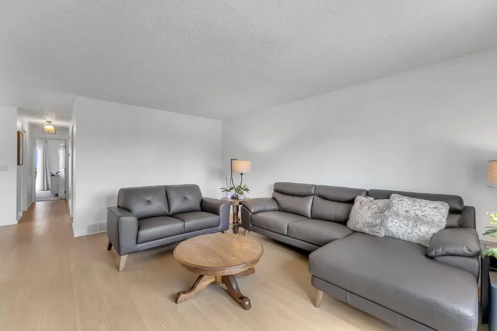 74 Eldorado Road SE Airdrie AB T4B 1C1