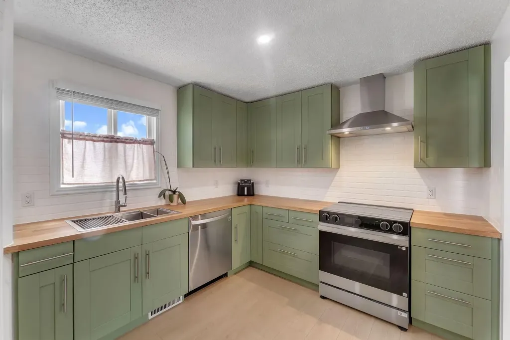 74 Eldorado Road SE Airdrie AB T4B 1C1