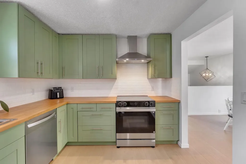 74 Eldorado Road SE Airdrie AB T4B 1C1