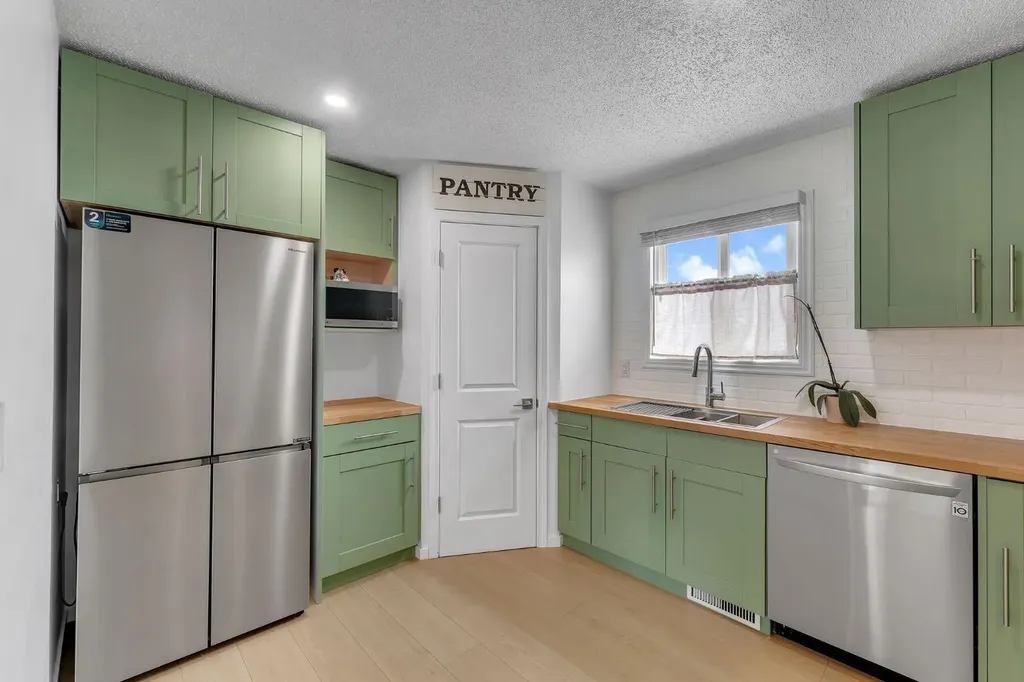 74 Eldorado Road SE Airdrie AB T4B 1C1