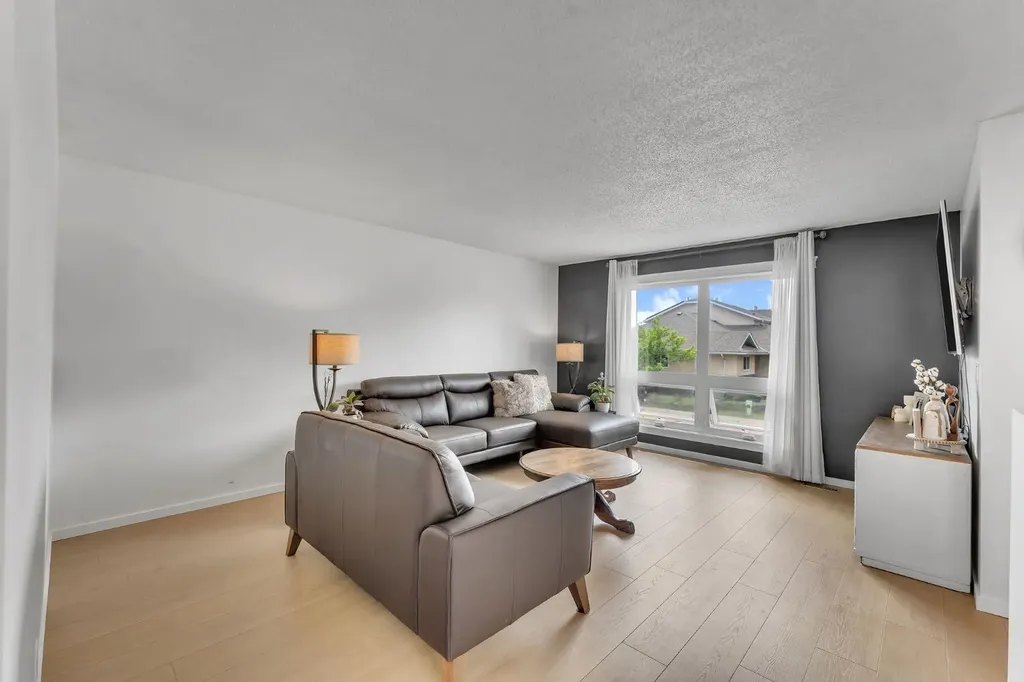 74 Eldorado Road SE Airdrie AB T4B 1C1