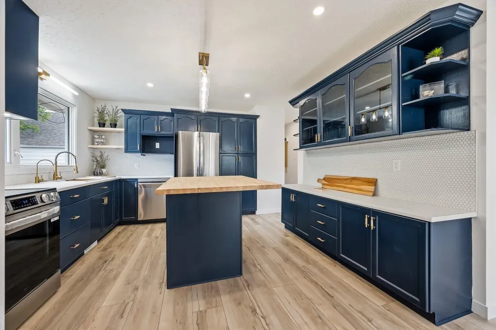 5510 45 Street Lloydminster AB T9V 0C2