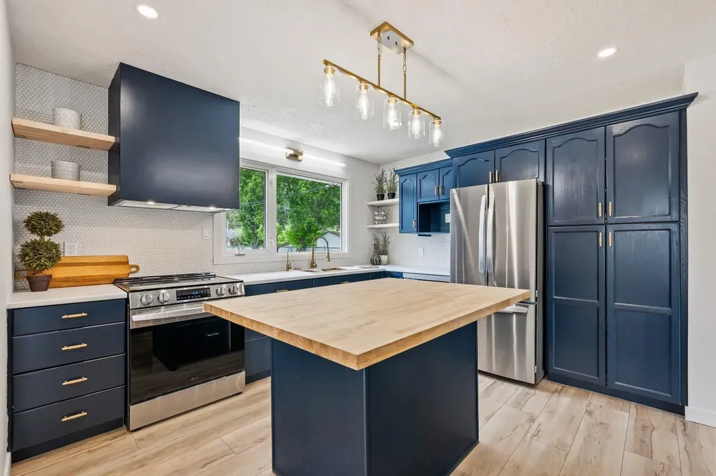 5510 45 Street Lloydminster AB T9V 0C2