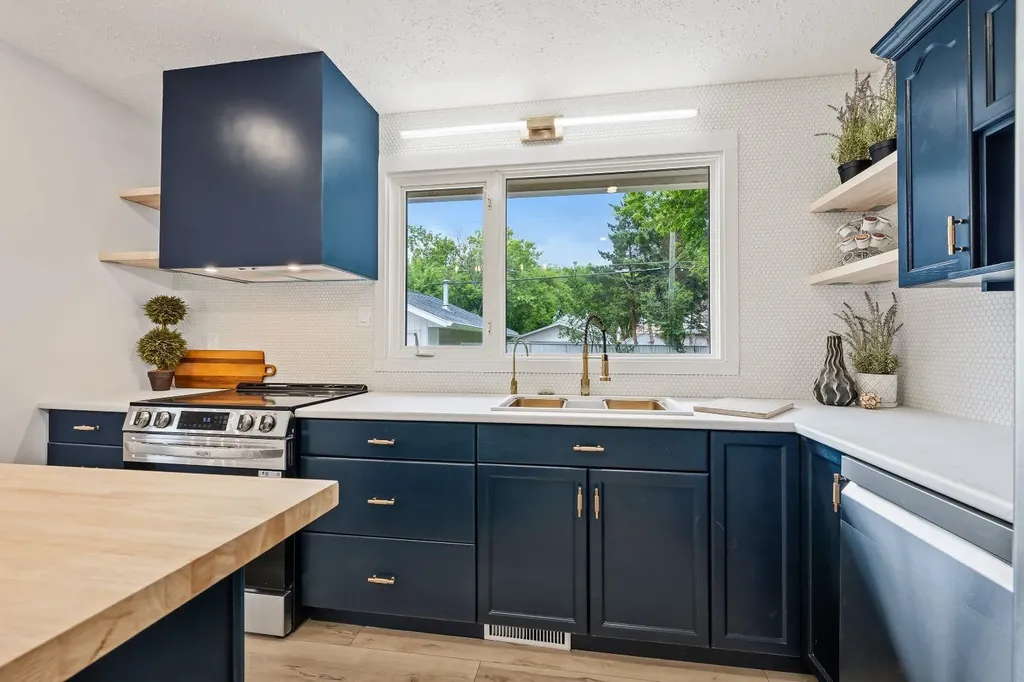 5510 45 Street Lloydminster AB T9V 0C2