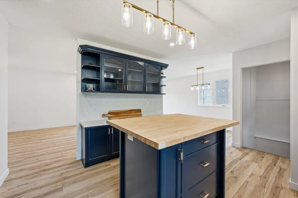 5510 45 Street Lloydminster AB T9V 0C2