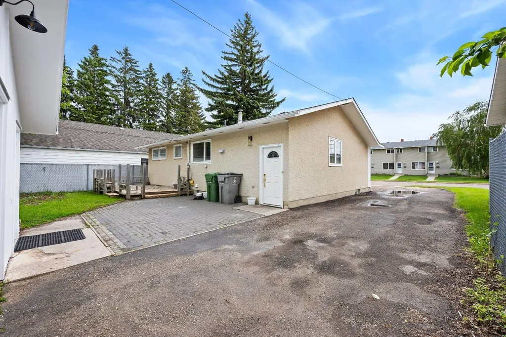 5510 45 Street Lloydminster AB T9V 0C2