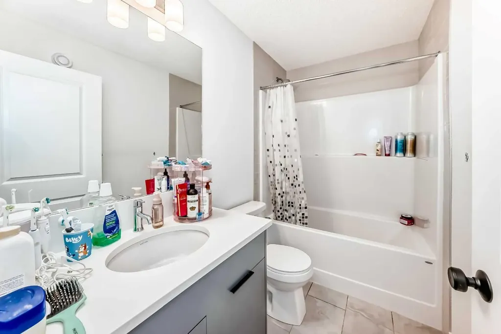 1609 Chinook Gate Drive SW Airdrie AB T4B 5J4
