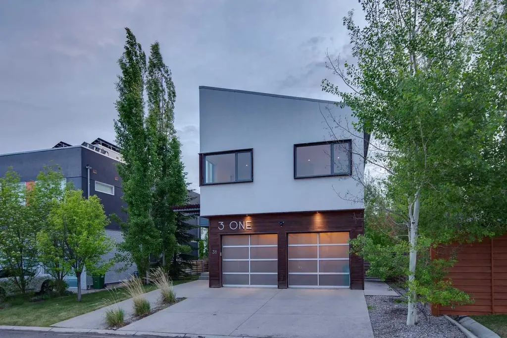 31 Wexford Way SW Calgary AB T3H 0H1