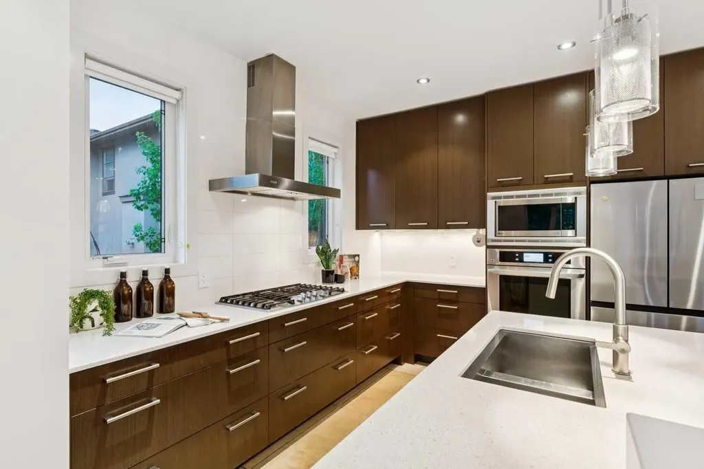 31 Wexford Way SW Calgary AB T3H 0H1