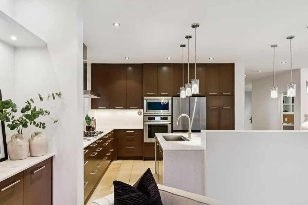 31 Wexford Way SW Calgary AB T3H 0H1