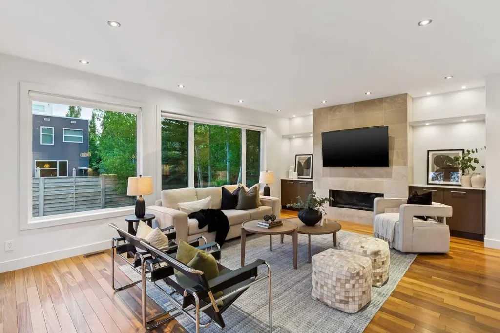 31 Wexford Way SW Calgary AB T3H 0H1