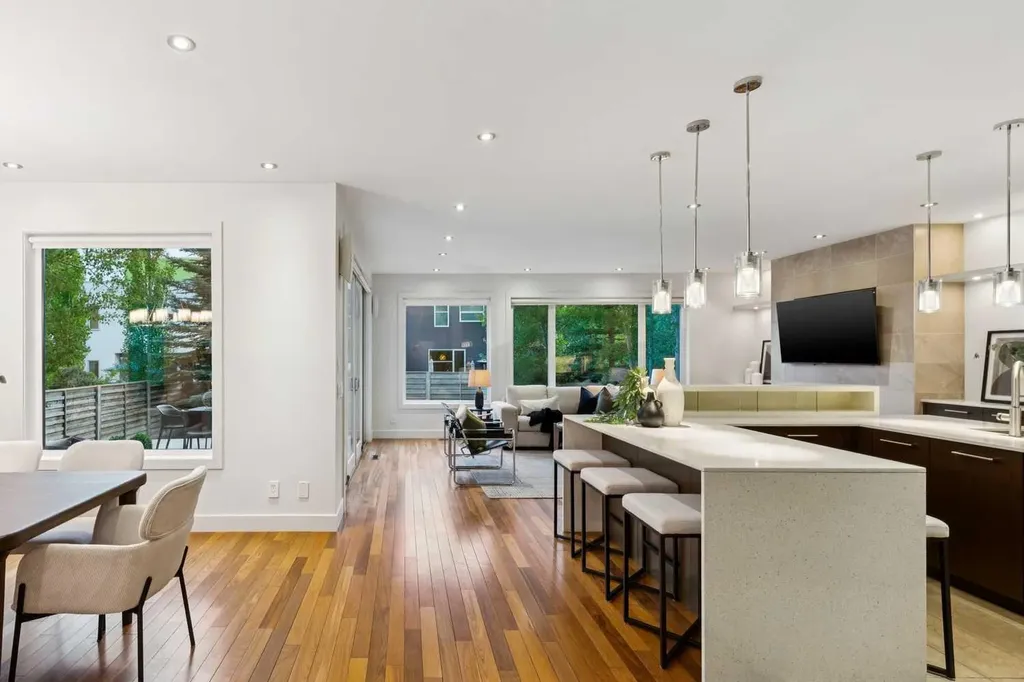 31 Wexford Way SW Calgary AB T3H 0H1