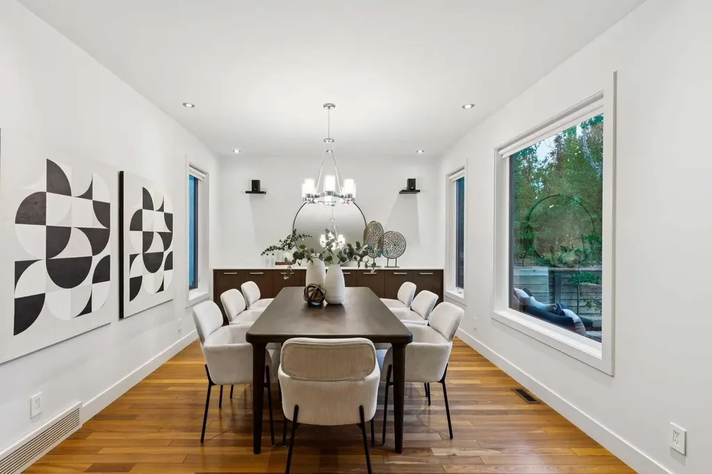 31 Wexford Way SW Calgary AB T3H 0H1