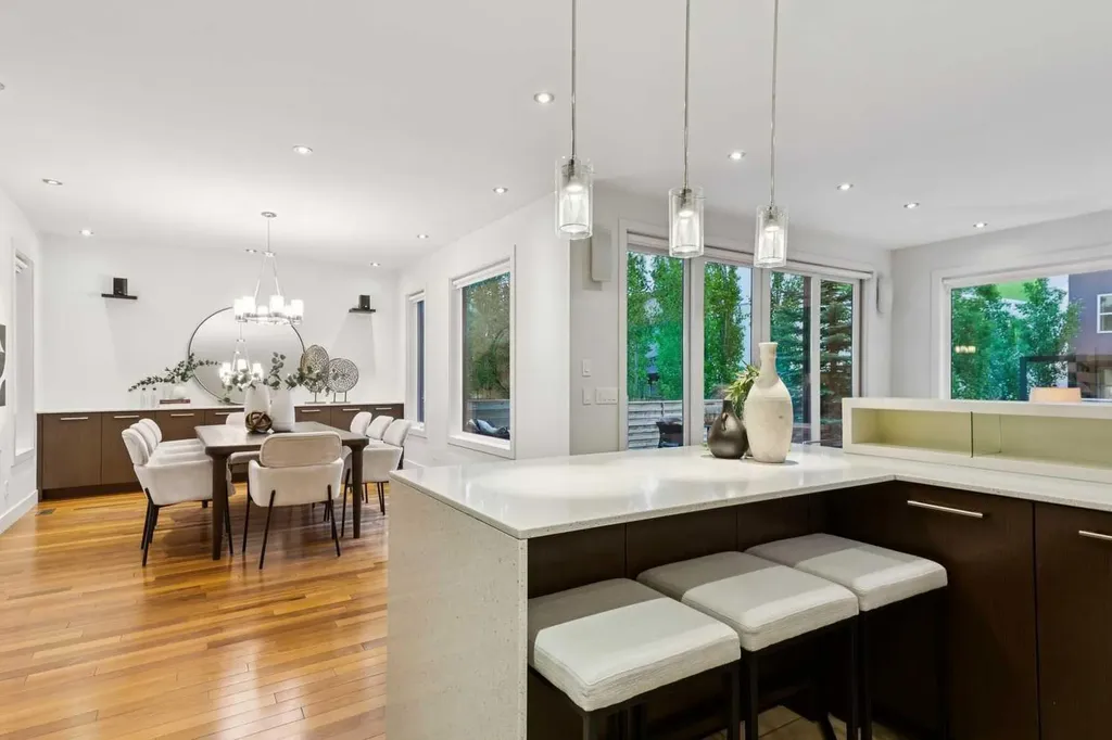 31 Wexford Way SW Calgary AB T3H 0H1