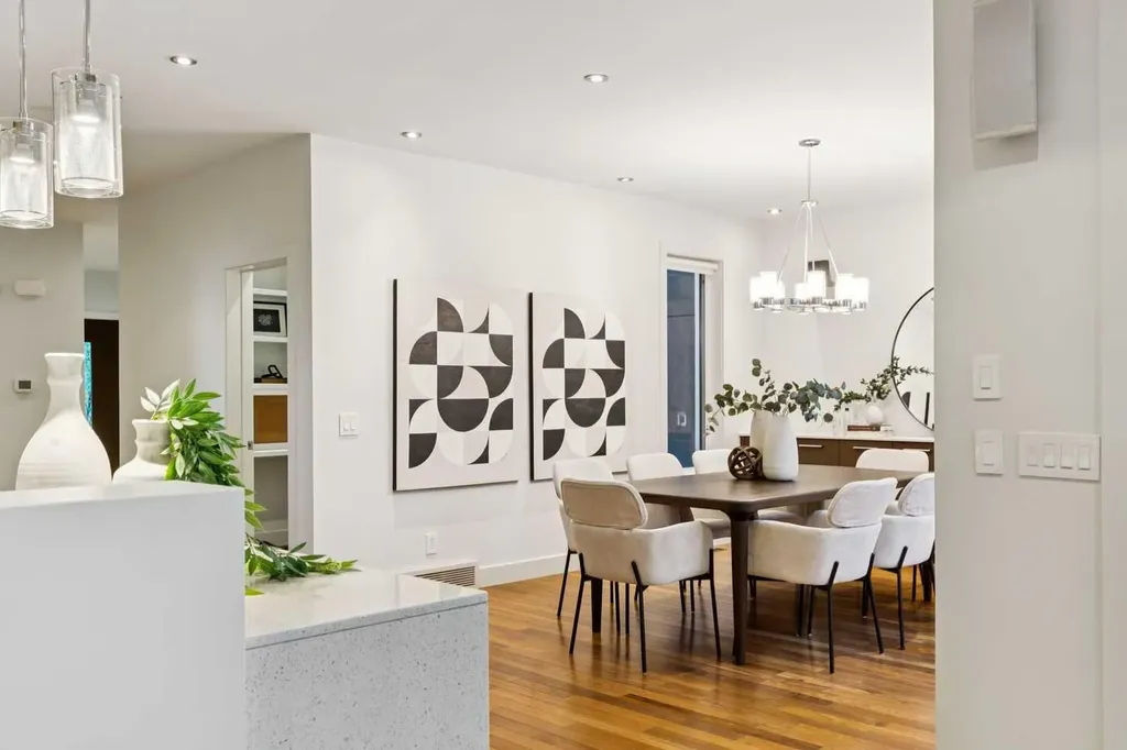 31 Wexford Way SW Calgary AB T3H 0H1