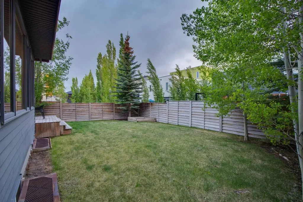 31 Wexford Way SW Calgary AB T3H 0H1