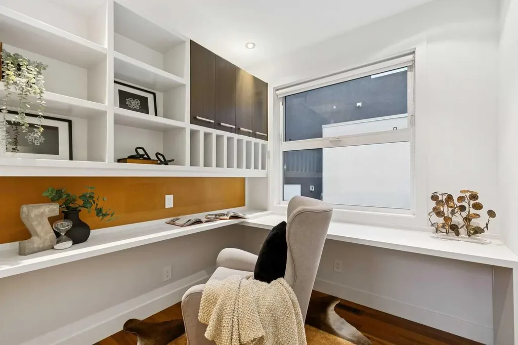 31 Wexford Way SW Calgary AB T3H 0H1
