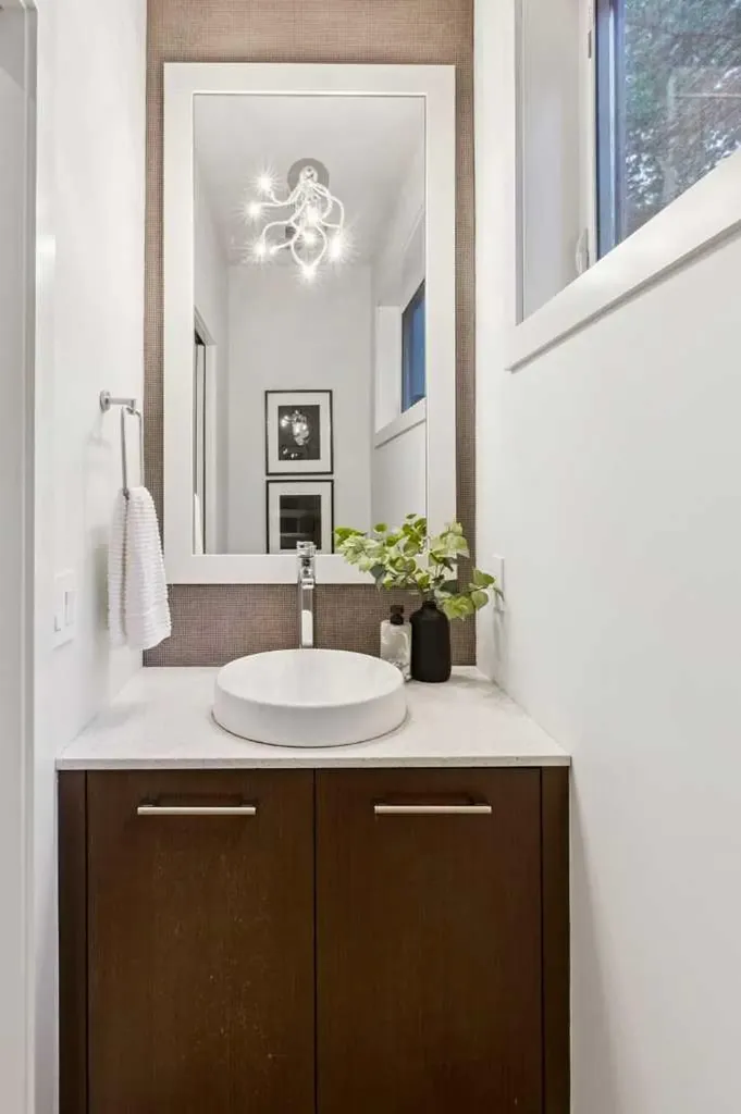 31 Wexford Way SW Calgary AB T3H 0H1