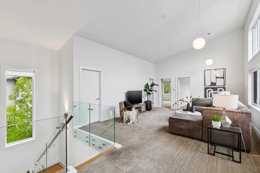 31 Wexford Way SW Calgary AB T3H 0H1