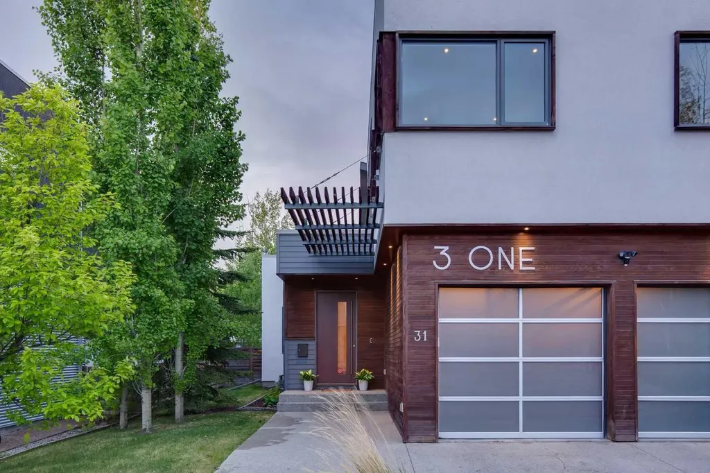 31 Wexford Way SW Calgary AB T3H 0H1