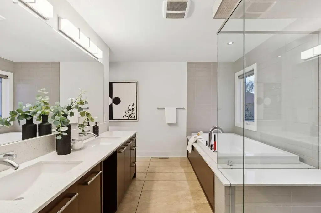 31 Wexford Way SW Calgary AB T3H 0H1