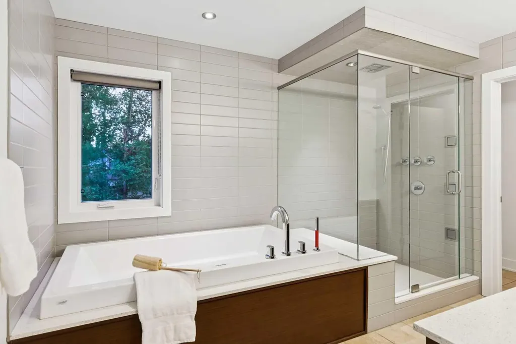 31 Wexford Way SW Calgary AB T3H 0H1