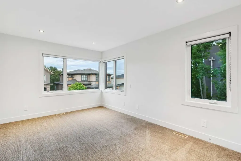 31 Wexford Way SW Calgary AB T3H 0H1