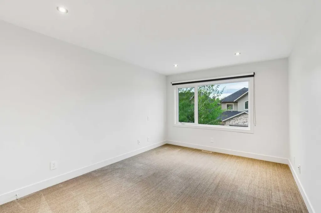 31 Wexford Way SW Calgary AB T3H 0H1