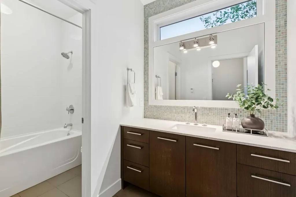 31 Wexford Way SW Calgary AB T3H 0H1