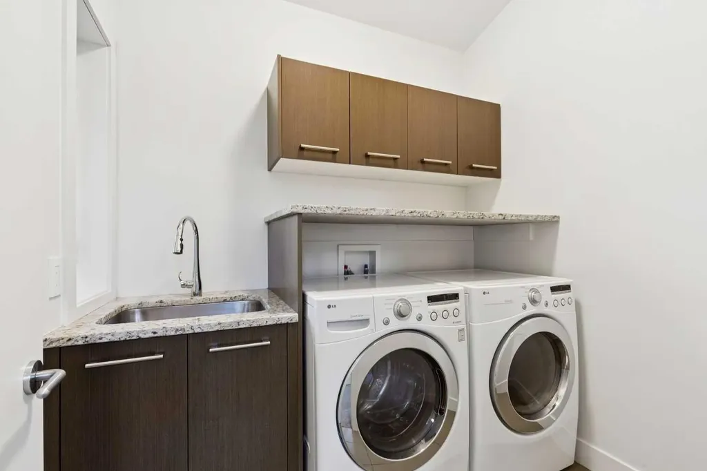 31 Wexford Way SW Calgary AB T3H 0H1