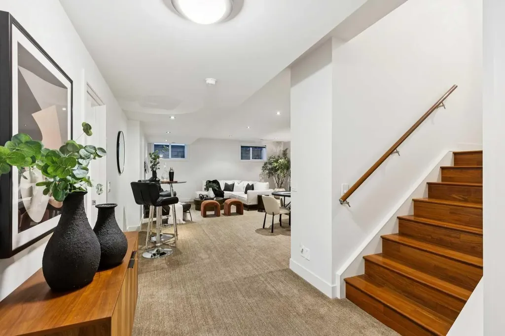 31 Wexford Way SW Calgary AB T3H 0H1