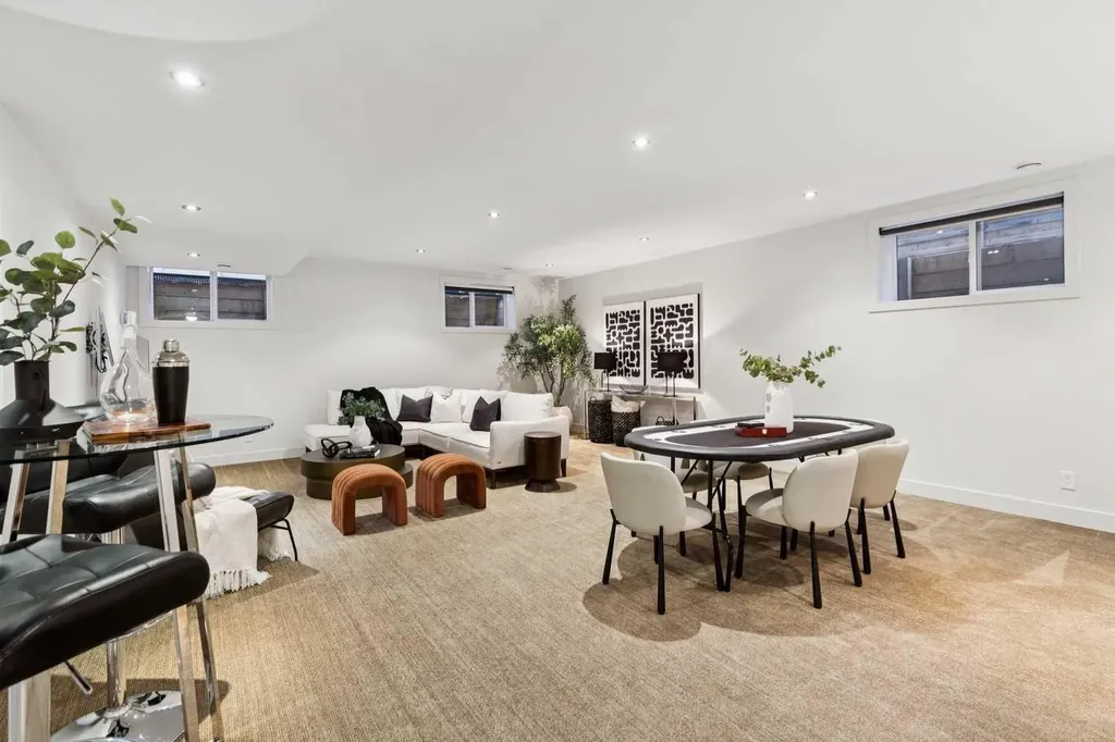 31 Wexford Way SW Calgary AB T3H 0H1