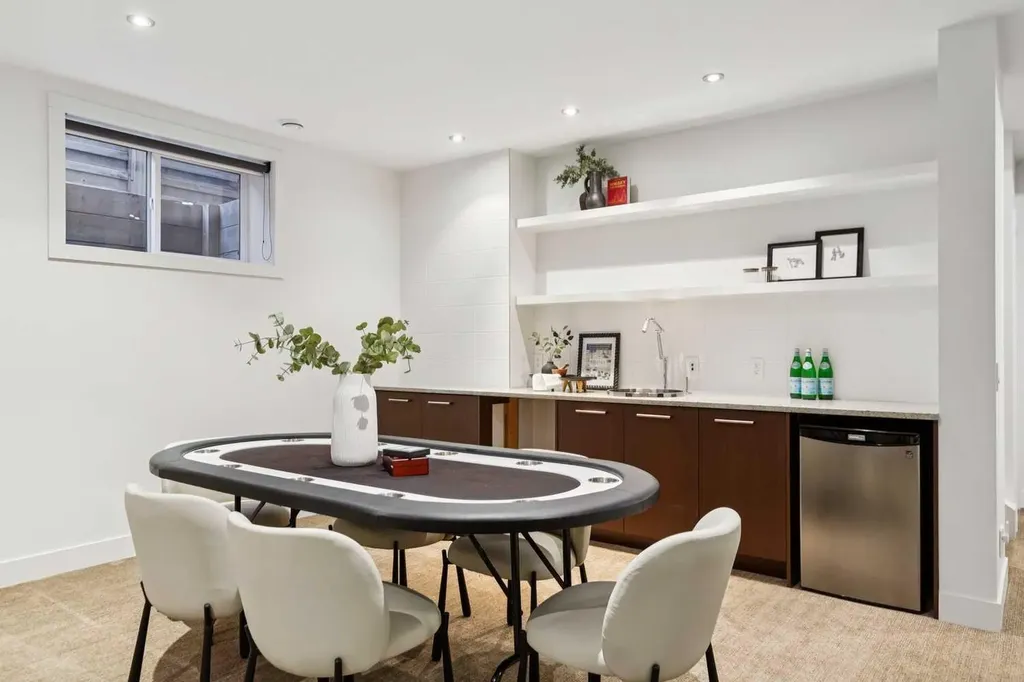 31 Wexford Way SW Calgary AB T3H 0H1