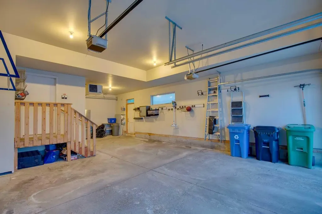 31 Wexford Way SW Calgary AB T3H 0H1