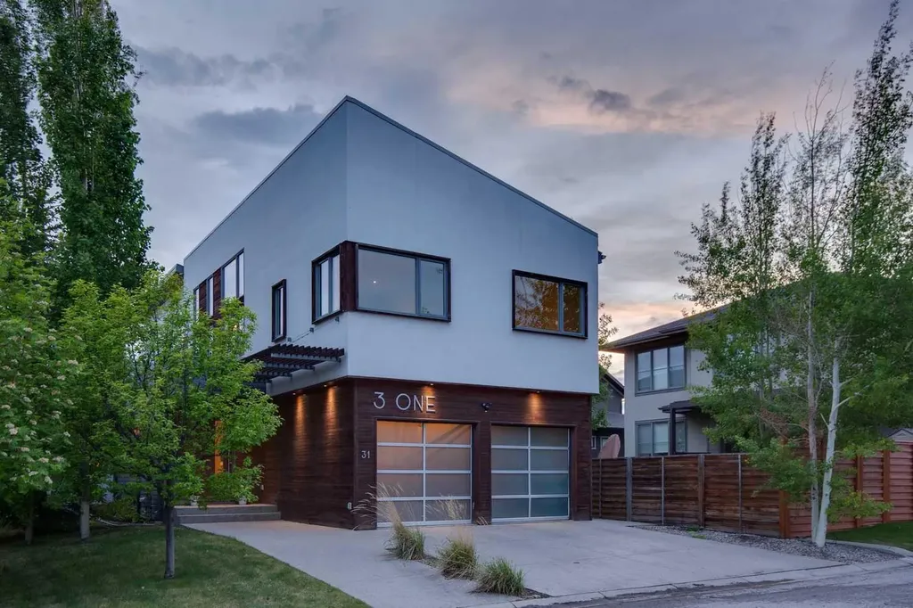 31 Wexford Way SW Calgary AB T3H 0H1