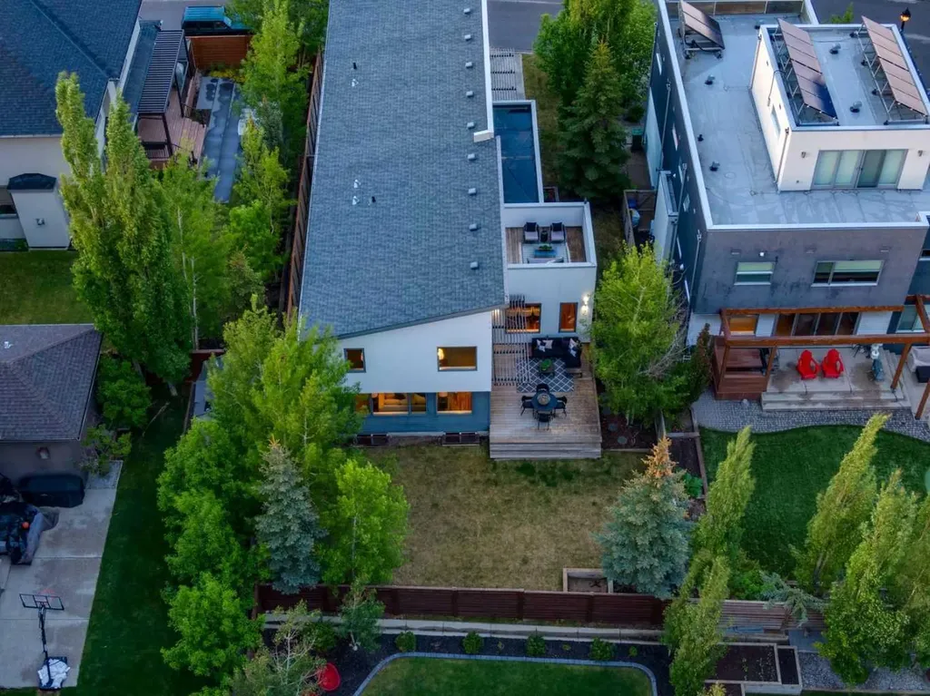 31 Wexford Way SW Calgary AB T3H 0H1