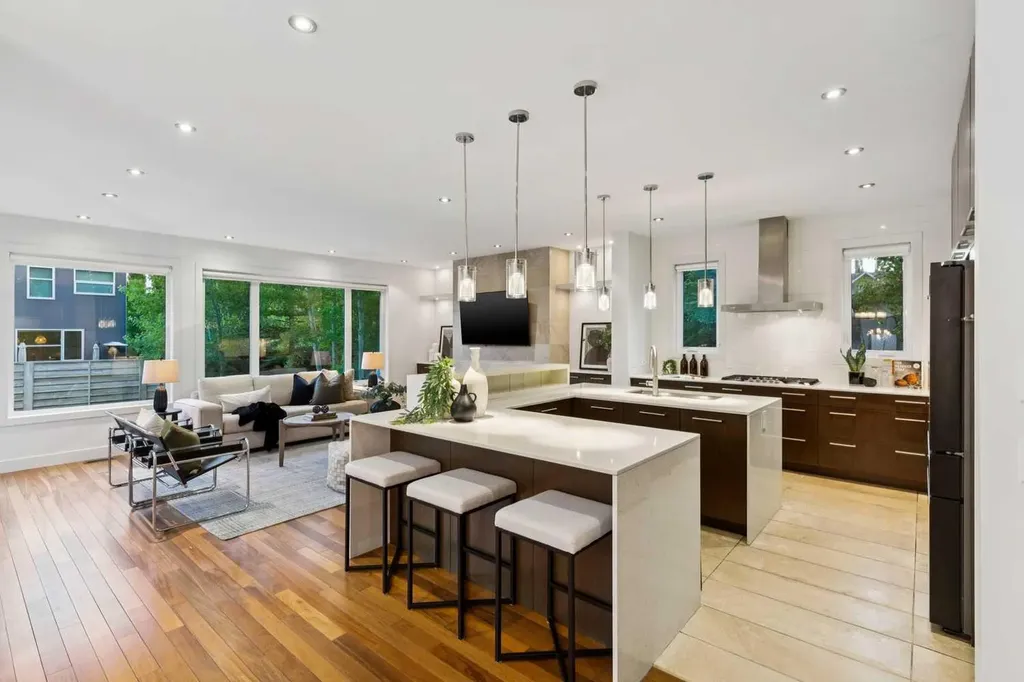 31 Wexford Way SW Calgary AB T3H 0H1