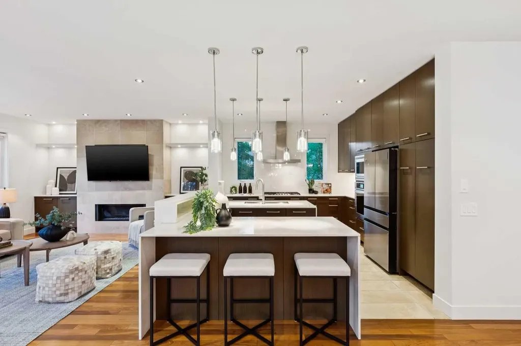 31 Wexford Way SW Calgary AB T3H 0H1