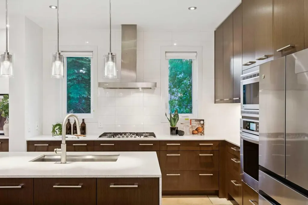 31 Wexford Way SW Calgary AB T3H 0H1