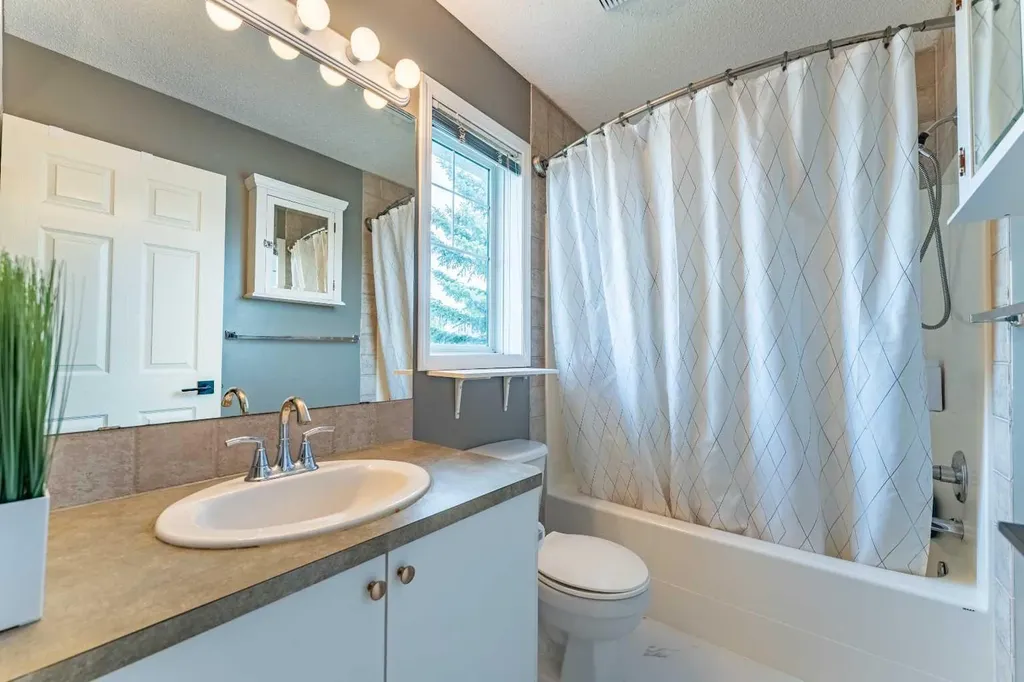 76 Cranfield Place SE Calgary AB T3M 1B3