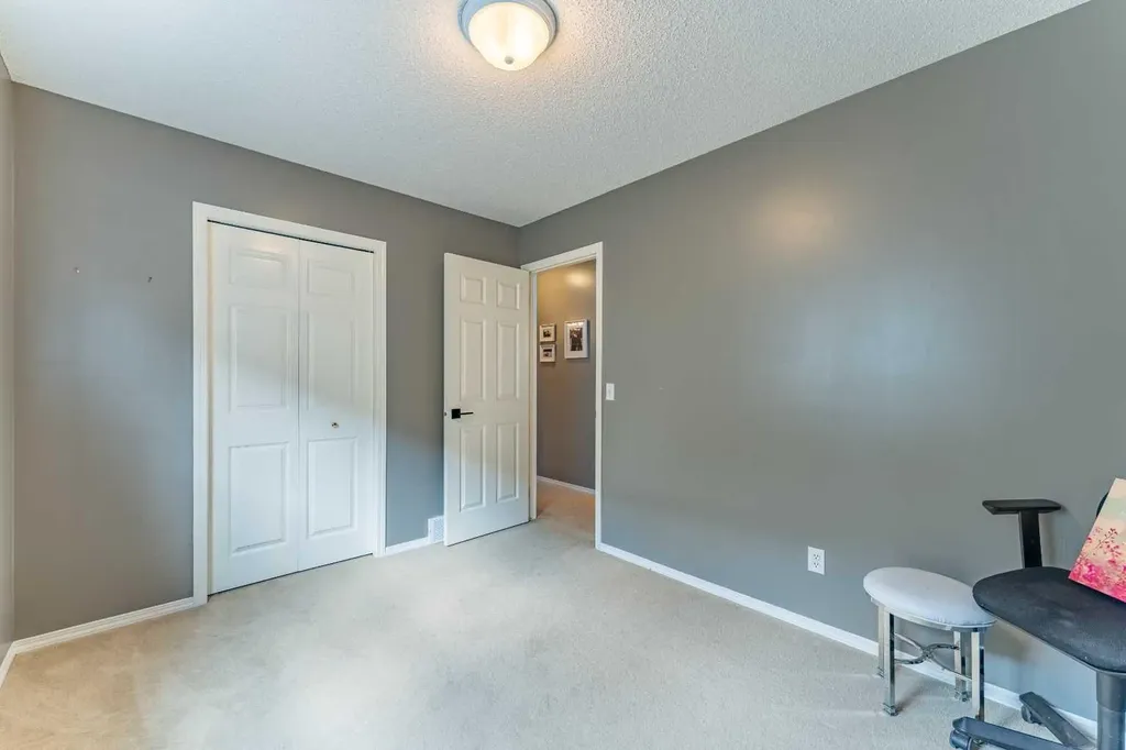 76 Cranfield Place SE Calgary AB T3M 1B3