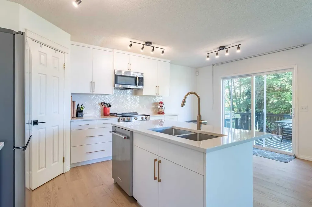 76 Cranfield Place SE Calgary AB T3M 1B3