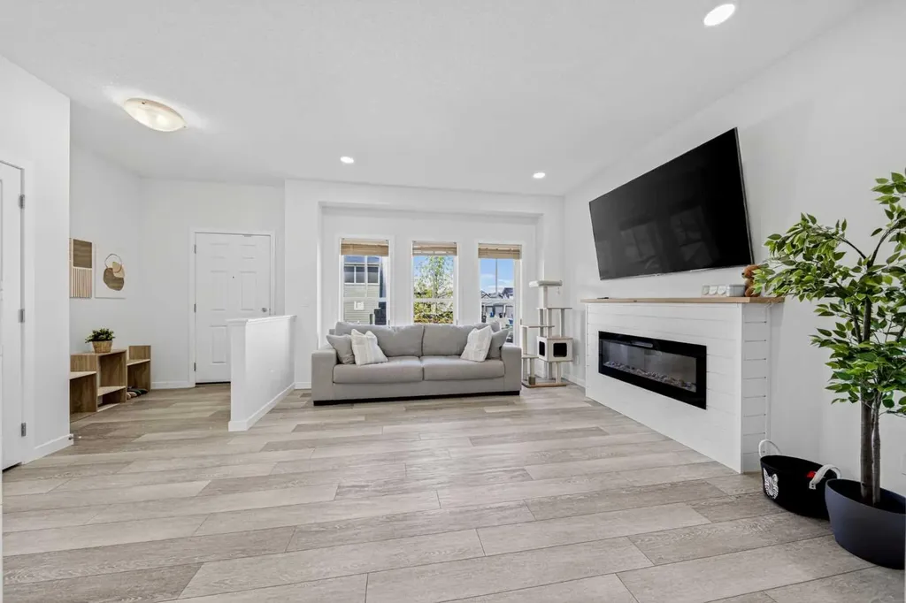 170 Magnolia Square SE Calgary AB T3M 2W5