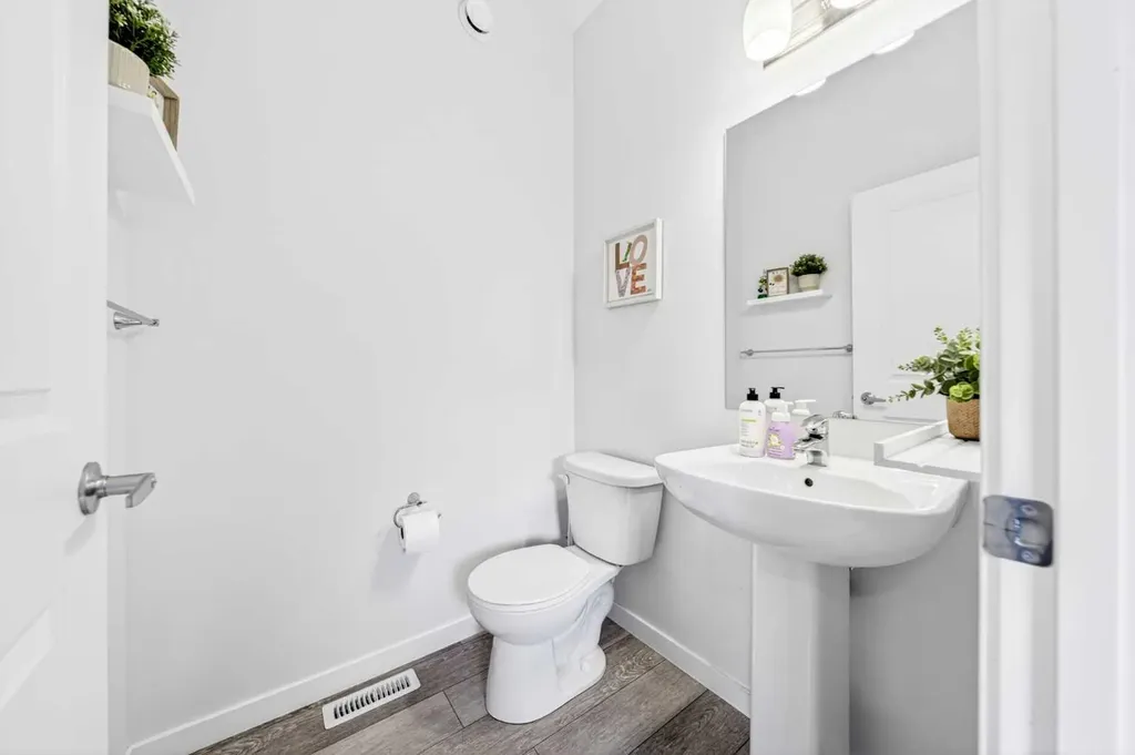170 Magnolia Square SE Calgary AB T3M 2W5